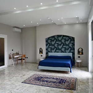 la-suite-del-barone.lecce-hotels.com/